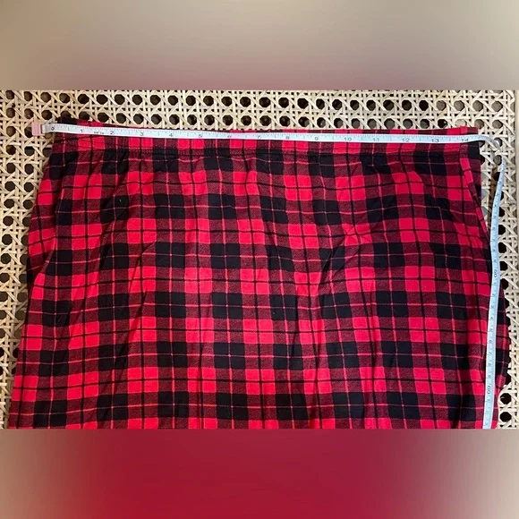 Boohoo Red and Black Mini Plaid Skirt Sz 12 Large - Picture 4 of 5
